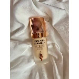 Charlotte Tilbury Airbrush Flawless Longwear Foundation in 1N